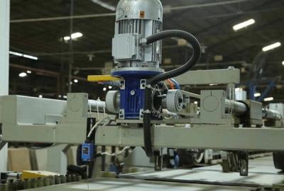 渦輪蝸桿減速機(jī)在陶瓷上運(yùn)用